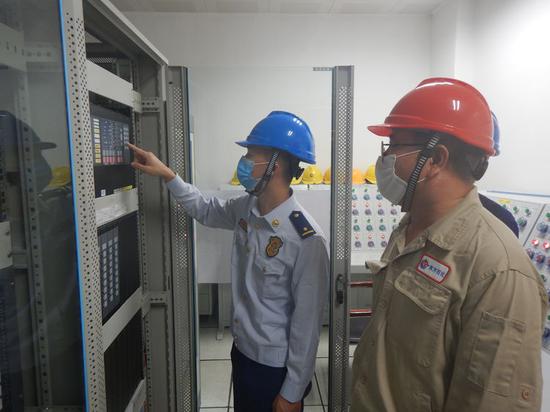 東方消防支隊(duì)開(kāi)展石化企業(yè)復(fù)工復(fù)產(chǎn)消防安全檢查